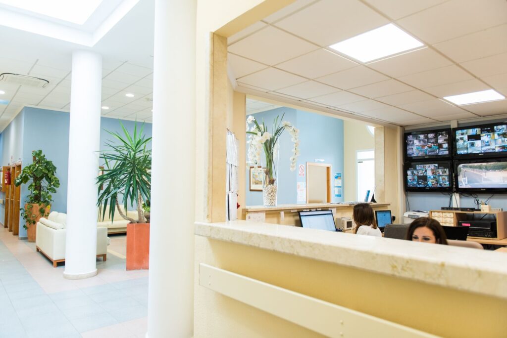 Entrada a residencia